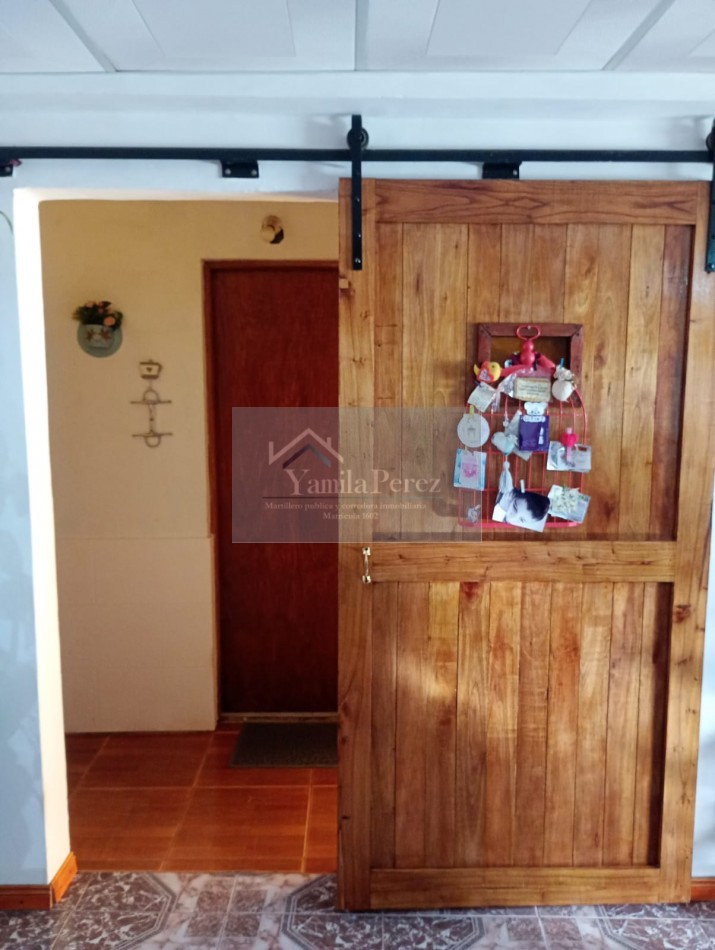 Hermoso Chalet de 4 amb. + dpto. al fondo.