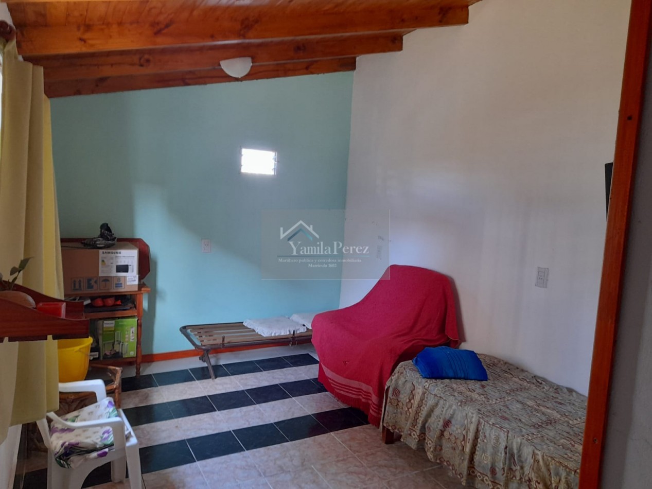 Hermoso Chalet de 4 amb. + dpto. al fondo.