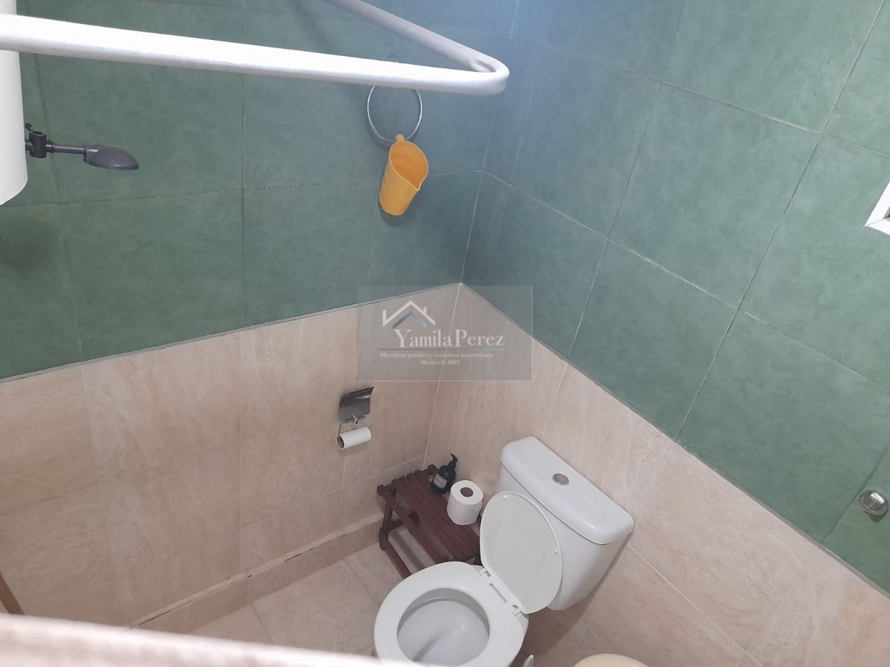 Hermoso Chalet de 4 amb. + dpto. al fondo.