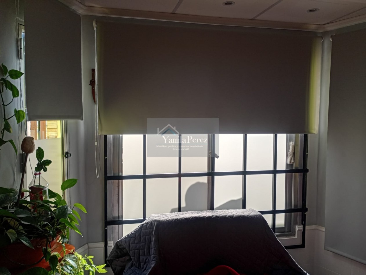 Hermoso Chalet de 4 amb. + dpto. al fondo.