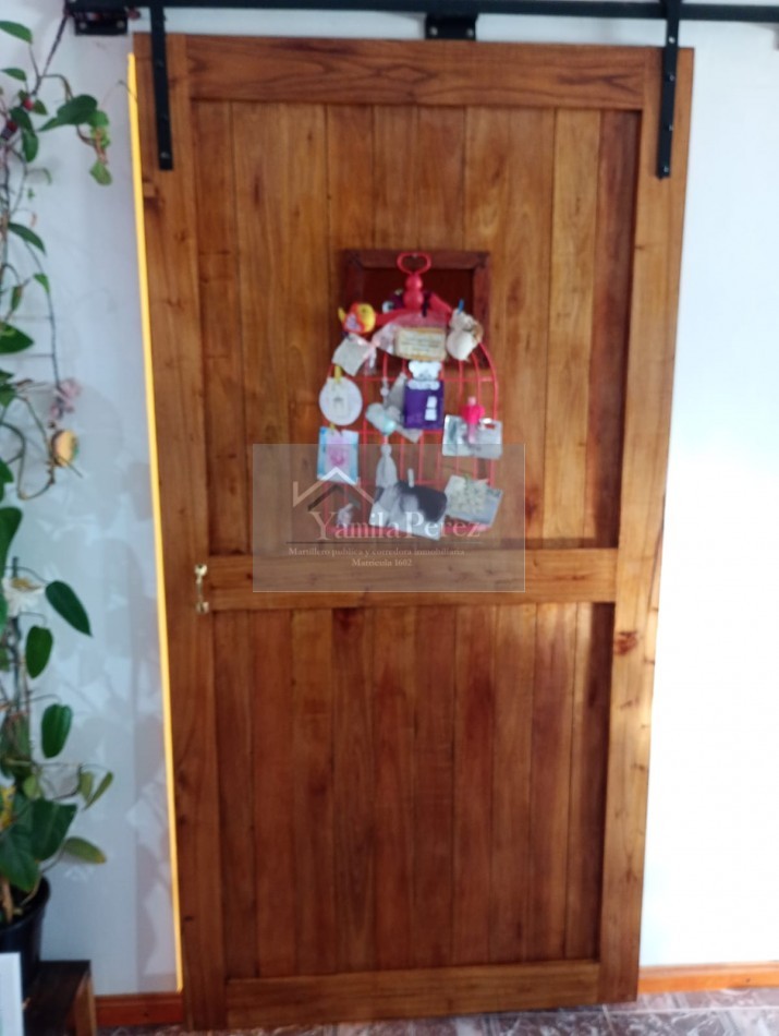 Hermoso Chalet de 4 amb. + dpto. al fondo.